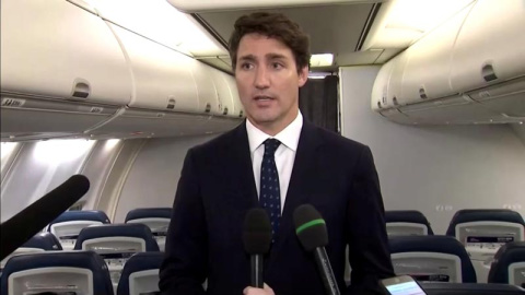 Justin Trudeau habla con los medios de comunicación. (REUTERS)