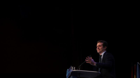 El presidente del PP, Pablo Casado, durante la presentación este domingo de sus candidatos a la Comunidad y el Ayuntamiento de Madrid, Isabel Díaz Ayuso, y José Luis Martínez-Almeida. EFE/JuanJo Martín