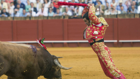 El torero Morante de la Puebla en la plaza de toros de la Maestranza de Sevilla. / EFE