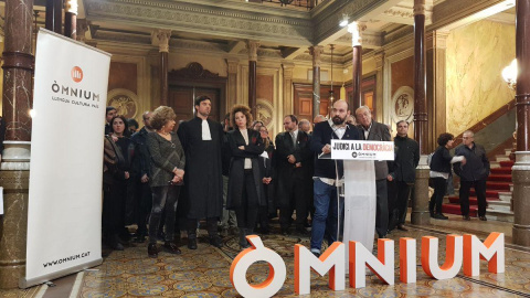 Marcel Mauri durant la presentació de l'escrit de defensa de Jordi Cuixart. ÒMNIUM CULTURAL