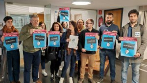 Maestros y sindicalistas gallegos se encierran en la Xunta para protestar contra la política educativa del PP