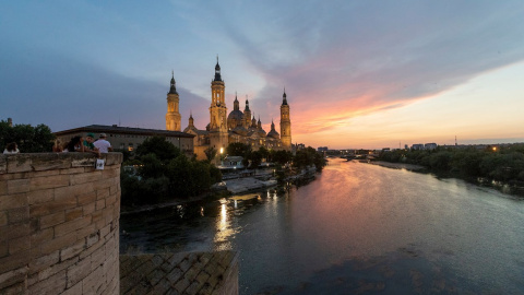 Atardecer en Zaragoza junto al Puente de Piedra.