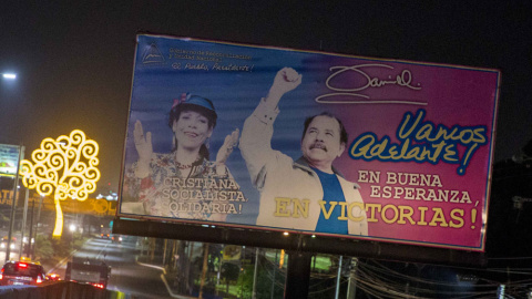 Un cartel electoral de la candidata a vicepresidenta de Nicaragua Rosario Murillo, junto al presidente Daniel Ortega. EFE