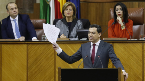 El candidato del PP a presidir la Junta de Andalucía, Juanma Moreno, en la segunda sesión del debate de investidura en el Parlamento andaluz en Sevilla.EFE/José Manuel Vidal.