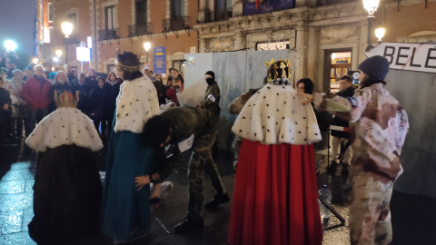 Un belén viviente en Madrid simula cómo sería el nacimiento de Jesús en la Palestina actual