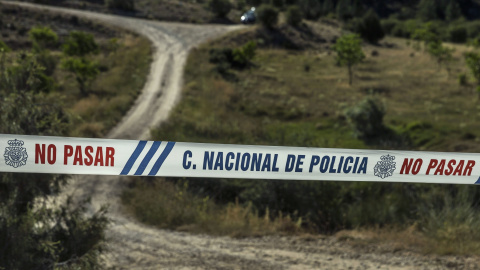 La policía ha acordonado la zona en la que fueron encontrados los cadáveres de las dos jóvenes. EFE