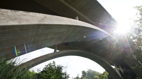 Imagen del viaducto de Cedeja, en Cabezón de la Sal (Cantabria) donde falleció una joven cuando se disponía a hacer puenting. EFE/Pedro Puente Hoyos