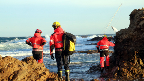 Efectius dels Bombers en un accidet al Port de la Selva