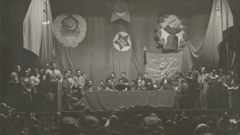 Mitin en el Monumental Cinema, donde el PCE fundaría el Frente Popular.