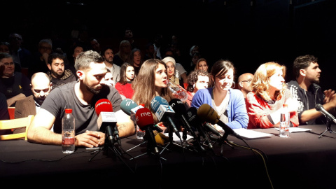 Valtonyc, Silvia Siles i Alguer Miquel, entre d'altres, en la roda de premsa de la plataforma No Callarem!