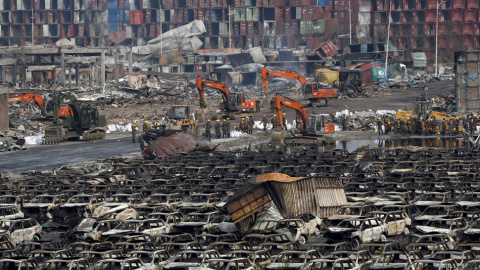 Los equipos de rescate chinos en la zona afectada por la explosión en el puerto de la ciudad industrial de Tianjin. REUTERS/Kim Kyung-Hoon