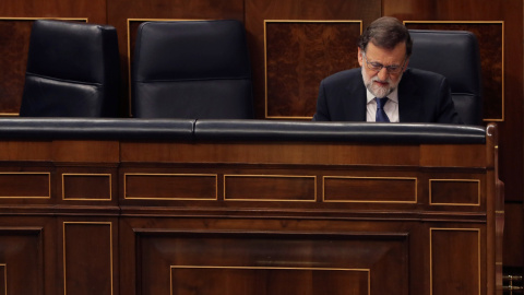 El presidente del Gobierno, Mariano Rajoy, durante la sesión plenaria sobre las pensiones en el Congreso de los Diputados. EFE/ Ballesteros