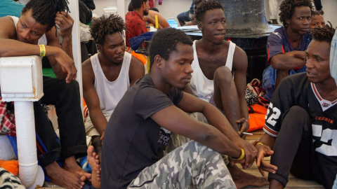 Migrantes en el barco Open Arms