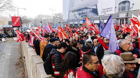 7/2/24 - Manifestantes del sector ferroviario frente al Congreso de los Diputados, a 30 de enero de 2024, en Madrid.