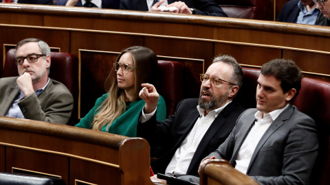 El diputado de Ciudadanos Juan Carlos Girauta, y el líder de la formación naranja Albert Rivera, en el pleno del Congreso que debatió la derogación de la prisión permanente revisable. EFE/Mariscal