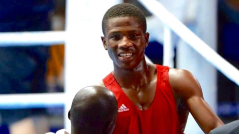 El boxeador de Namibia Jonas Junius.