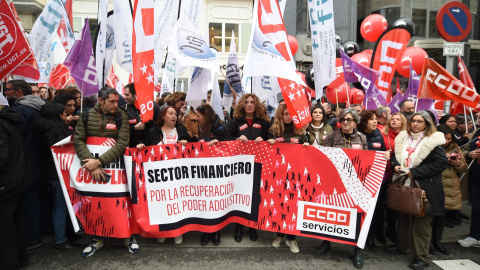 Empleados del sector financiero se manifiestan en Madrid, a 8 de febrero de 2024.