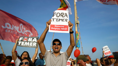 Manifestantes contra Temer en Río el día de la inauguración de los Juegos. REUTERS/Benoit Tessier