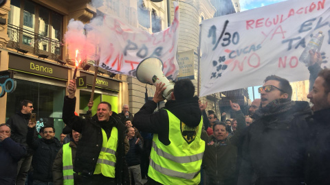 Protesta de taxistas contra Uber y Cabify en Madrid. / FOTOS: NOELIA TABANERA