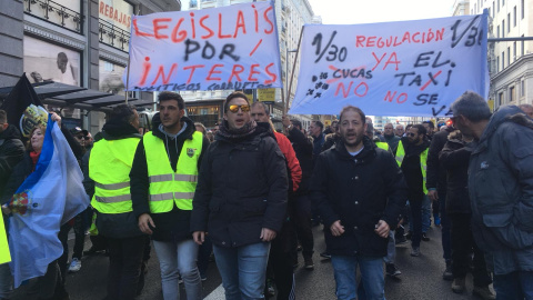 Protesta de taxistas contra Uber y Cabify en Madrid. / FOTOS: NOELIA TABANERA