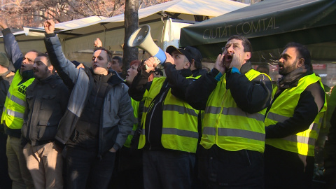 Taxistas de Barcelona mantienen la huelga