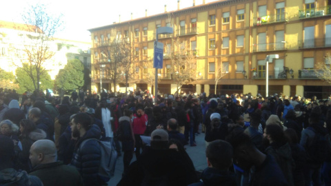 Concentración en la Plaza de Nelson Mandela por la muerte de Mame Mbaye