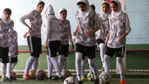 Un grupo de mujeres entrena en un centro deportivo de Teherán, la capital de Irán. (REUTERS)