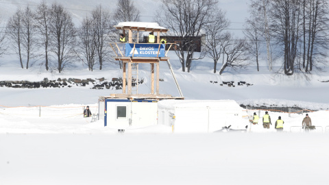 Soldados suizos en una torre de vigilancia en un área que se utiliza como helipuerto durante el Foro Económico Mundial (WEF) en Davos. REUTERS / Arnd Wiegmann