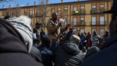 Concentración por la muerte de Mame Mbaye en la Plaza Nelson Madela de Madrid.- JAIRO VARGAS