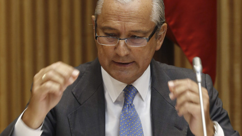 El director general de la Guardia Civil, Arsenio Fernández de Mesa, durante su comparecencia hoy en en Congreso. EFE/Sergio Barrenechea