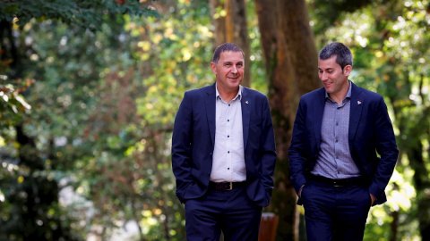 El coordinador general de EH Bildu, Arnaldo Otegi, y el secretario general de Sortu, Arkaitz Rodríguez.