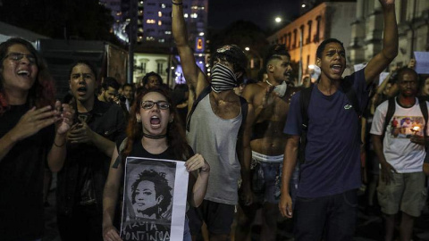 Protesta en Río de Janeiro por el asesinato de Marielle Franco. | MARCELO SAYAO (EFE)