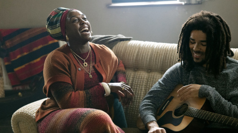 La actriz Lashana Lynch interpreta a Rita Marley.