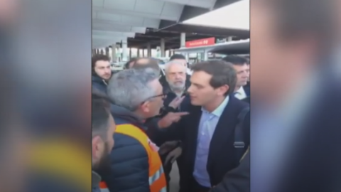 Un grupo de taxistas increpa e insulta a Rivera en Madrid. / EUROPA PRESS