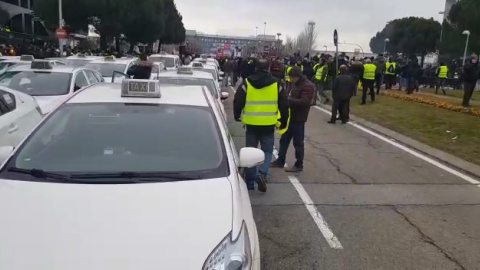 Taxistas de Madrid realizan cortes puntuales del trÃ¡fico en la M-40 a la altura de Ifema