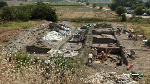 El asentamiento junto al pueblo de Yunatsite donde los arqueólogos búlgaros están trabajando. REUTERS/Dimitar Kyosemarliev