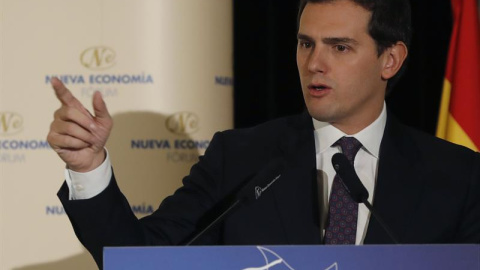 El líder de Ciudadanos, Albert Rivera, durante su discurso en un desayuno informativo para informar de los retos de su partido. EFE/Ballesteros