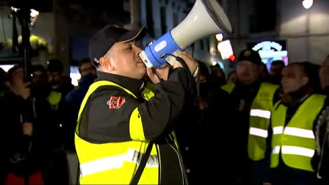 Los taxistas amenazan con bloquear la frontera con Francia