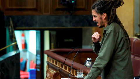 14/10/2021.- El diputado de Unidas Podemos Alberto Rodríguez interviene en el pleno en el Congreso de los Diputados, este jueves. EFE/Zipi