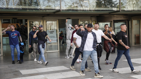 Els processats per les agressions de la manifestació del 9 d'octubre de 2017 a València sortint de la vista