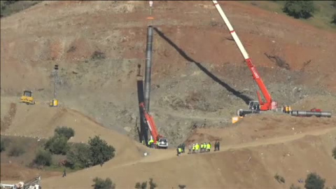 Extraen los 60 metros de tubo del pozo paralelo al de Julen