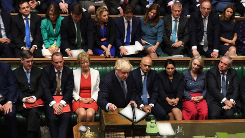 Imagen del primer ministro británico, Boris Johnson, en la Cámara de los Comunes, en la primera sesión tras la decisión de la Corte Suprema que declaró ilegal la suspensión del Parlamento de Westminster. EFE/EPA/JESSICA TAYLOR / UK PARLIAME