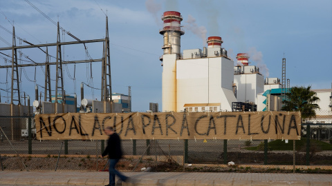 El exterior de la desaladora de Sagunto, Valencia, cuya producción total es de 22.900 metros cúbicos al día.