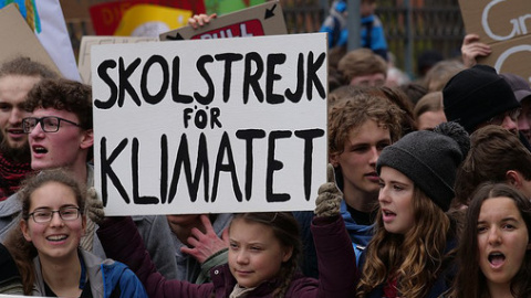 La activista medioambiental Greta Thunberg encabeza una de las marchas contra el cambio climático celebradas en el mes de marzo en Berlín. / Leonhard Lenz