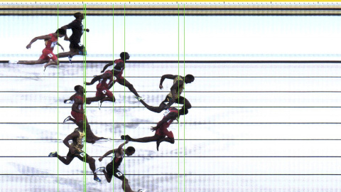 'Foto finish' de la final de los 100 metros lisos del Mundial de Atletismo de Pekín, en la que se ha impuesto el jamaicano Usain Bolt por una centésima. REUTERS/Seiko