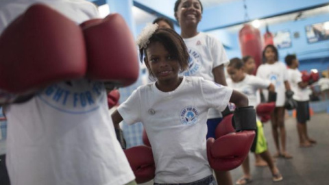 Niños en la escuela de boxeo/REUTERS