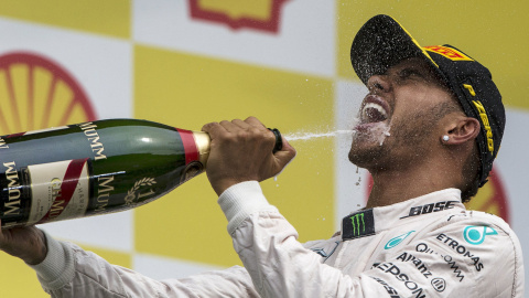 Hamilton celebra la victoria. REUTERS