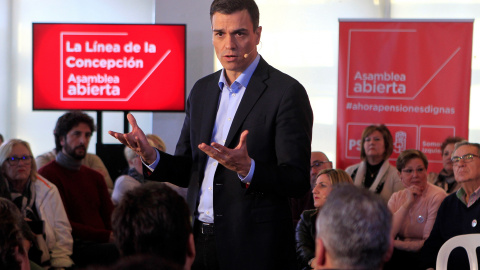 El secretario general del PSOE, Pedro Sánchez, participa en una asamblea abierta a militantes socialistas en La Línea de La Concepción (Cádiz). EFE/ A. Carrasco Ragel