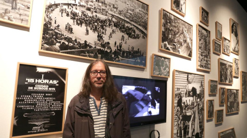 El periodista y crítico flamenco José Manuel Gómez. en la exposición 'La invasión de la cochambre'. / PACO MANZANO