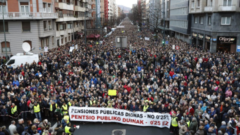 Manifestación de Bilbao por unas pensiones justas. Luis Tejido (EFE)